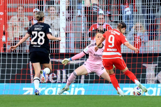 DEU, 2 BL, Frauen, 1 FC Union vs Bayern Muenchen, 22 04 2026, Stadion Alte Foersterei, Berlin, DEU, 2 BL, Frauen, 1 FC Union vs Bayern Muenchen, im Bild 1 1 durch Sophie Weidauer 1 FC Union Berlin 9 , Mahmutovic Ena FC Bayern Muenchen 32 , Dunst Barbara FC Bayern Muenchen 28 DFL regulations prohibit any use of Photographs as image sequences and or quasi video nordphotoxGmbHx xEngler nph00076