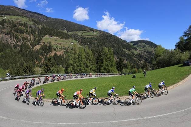 TOUR DES ALPES 2026 - UCI Cycling Race Tour of the Alps Pierre Teyssot MAXPPP ; TOUR DES ALPES 2026 - UCI Cycling Race Tour of the Alps. Laces, Italy on April 22, 2026. Stage 3, Laces - Arco (174,5 Km) RED BULL - BORA - HANSGROHE with leader Giulio PELLIZZARI (ITA) leads the peloton Pierre Teyssot Maxppp Laces Alto Adige Italy  Copyright: xMAXPPPxPierrexTeyssotx TEY61756 TEY61756