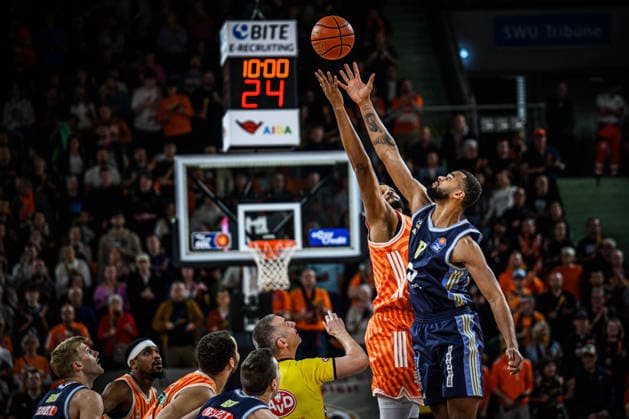 Neu Ulm, Germany, 22 04 26 Joel Soriano ratiopharm ulm and Norris Agbakoko ALBA Berlin battle for the ball during the Basketball Bundesliga match between ratiopharm ulm vs ALBA Berlin at the ratiopharm Arena on April 22, 2026 in Neu Ulm, Germany Photo by Harry Langer DeFodi Images ratiopharm Arena, Germany, 22 04 26 Joel Soriano ratiopharm ulm and Norris Agbakoko ALBA Berlin battle for the ball during the Basketball Bundesliga match between ratiopharm ulm vs ALBA Berlin at Neu Ulm on April 22, 2026 in ratiopharm Arena, Germany Photo by Harry Langer DeFodi Images Photo by Harry Langer DeFodi Images