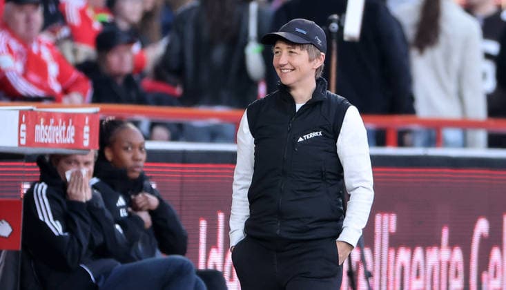 Coach Ailien Poese laughs Single image Crop action Sport Football Soccer 1 Bundesliga Women Women 23 Matchday Season 2025 2026 22 04 2026 1 FC Union Berlin vs FC Bayern München FCB DFL regulations prohibit any use of photographs as image sequences and or quasi video