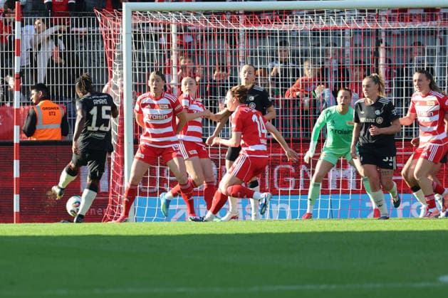 1 Soccer Bundesliga Women Union Berlin Bayern Munich, 22 04 2026 Goal, Bernadette Kakounan Amani Bayern Muenchen, 15 scores to 0 1 against Samantha Steuerwald Union Berlin, 19 and Hannah Eurlings Union Berlin, 14 into the goal during the match in the 1 Soccer Bundesliga Women Union Berlin Bayern Munich in Berlin, Stadion An der Alten Försterei , on 22 04 2026 DFB regulations prohibit any use of photographs as image sequences and or quasi video Copyright: xBEAUTIFULxSPORTS Frankex