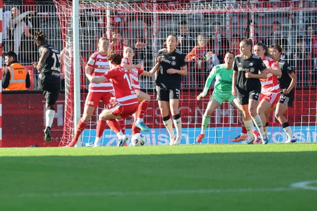 1 Soccer Bundesliga Women Union Berlin Bayern Munich, 22 04 2026 Goal, Bernadette Kakounan Amani Bayern Muenchen, 15 scores to 0 1 against Samantha Steuerwald Union Berlin, 19 and Hannah Eurlings Union Berlin, 14 into the goal during the match in the 1 Soccer Bundesliga Women Union Berlin Bayern Munich in Berlin, Stadion An der Alten Försterei , on 22 04 2026 DFB regulations prohibit any use of photographs as image sequences and or quasi video Copyright: xBEAUTIFULxSPORTS Frankex