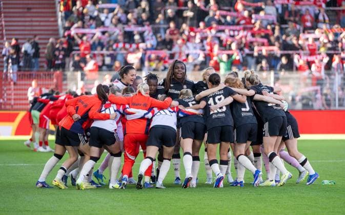 Soccer, Women, Season 2025 2026, Google Pixel Women Bundesliga 23 Matchday , 1 FC Union Berlin FC Bayern Munich, Bayern motivation before the game in the circle, 22 04 2026, Copyright: xMatthiasxKochx