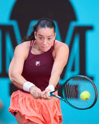 Mutua Madrid Open - Day Three Tereza Valentova of Czech Republic plays a backhand against Yulia Putintseva of Kazakhstan during the MenÕs Singles match on day three of the Mutua Madrid Open at Caja Magica on April 22, 2026, in Madrid, Spain. Madrid Caja Magica Madrid Spain RL_MMO2K26_000532 Copyright: xRicardoxLarreinax