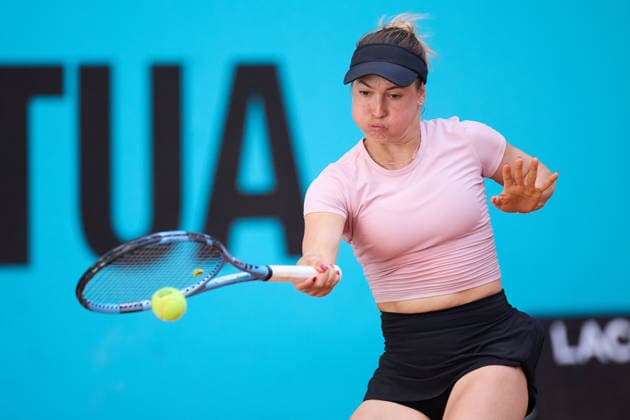 Mutua Madrid Open - Day Three Yulia Putintseva of Kazakhstan plays a forehand against Tereza Valentova of Czech Republic during the MenÕs Singles match on day three of the Mutua Madrid Open at Caja Magica on April 22, 2026, in Madrid, Spain. Madrid Caja Magica Madrid Spain RL_MMO2K26_000538 Copyright: xRicardoxLarreinax