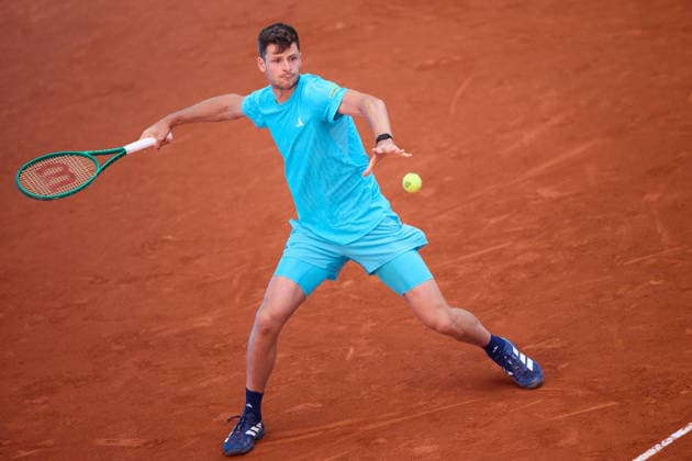Mutua Madrid Open - Day Three Hubert Hurkacz of Poland plays a forehand against Jaime Faria of Portugal during the MenÕs Singles match on day three of the Mutua Madrid Open at Caja Magica on April 22, 2026, in Madrid, Spain. Madrid Caja Magica Madrid Spain RL_MMO2K26_000551 Copyright: xRicardoxLarreinax