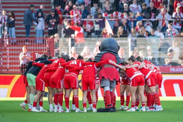 Soccer, Women, Season 2025 2026, Google Pixel Women Bundesliga 23 Matchday , 1 FC Union Berlin FC Bayern Munich, Union motivation before the game in the circle, 22 04 2026, Copyright: xMatthiasxKochx