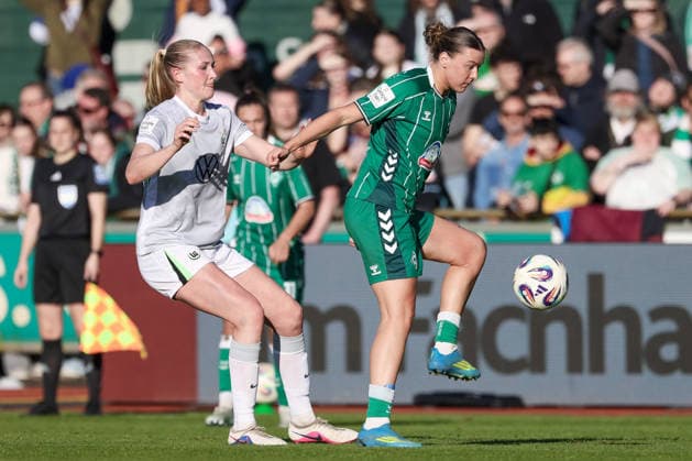 from left Camilla Küver VfL Wolfsburg, 16 and Larissa Mühlhaus SV Werder Bremen, 7 in a duel, dynamic, action, game scene, THE DFB REGULATIONS PROHIBIT ANY USE OF PHOTOGRAPHS AS IMAGE SEQUENCES AND OR QUASI VIDEO , 22 04 2026, Bremen Germany , Football, Google Pixel Womens Bundesliga, SV Werder Bremen VfL Wolfsburg xobx