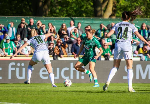 Germany Womens Bundesliga 2025 2026, Matchday 17 Werder Bremen vs VfL Wolfsburg Weser Stadion Platz 11 Bremen Larissa Mühlhaus Larissa Muehlhaus Werder Bremen Women, 7 Bremen Copyright: xAymanxAlahmedx