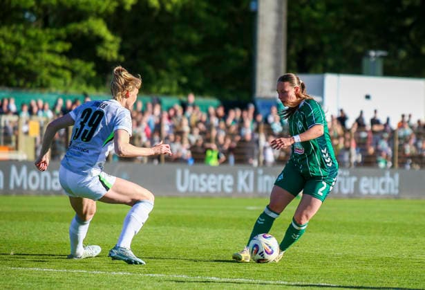 Germany Womens Bundesliga 2025 2026, Matchday 17 Werder Bremen vs VfL Wolfsburg Weser Stadion Place 11 Bremen Chiara D Angelo Werder Bremen Women, 2 Sarai Linder VfL Wolfsburg Women, 39 Bremen Copyright: xAymanxAlahmedx