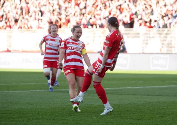 Soccer, Women, Season 2025 2026, Google Pixel Women Bundesliga 23 Matchday , 1 FC Union Berlin FC Bayern Munich, f l Lisa Heiseler 1 Women 1 FC Union , Sophie Weidauer 1 Women 1 FC Union , Cheering after goal to 1 1, 22 04 2026, Copyright: xMatthiasxKochx