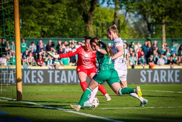 Germany Womens Bundesliga 2025 2026, Matchday 17 Werder Bremen vs VfL Wolfsburg Weser Stadion Place 11 Bremen Goal chance Chiara D Angelo Werder Bremen Women, 2 Martina TufekoviÄ‡ Martina Tufekovic VfL Wolfsburg Women, 21 Bremen Copyright: xAymanxAlahmedx