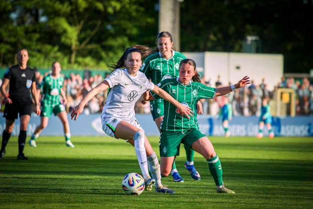 Germany Womens Bundesliga 2025 2026, Matchday 17 Werder Bremen vs VfL Wolfsburg Weser Stadion Platz 11 Bremen Joelle Wedemeyer VfL Wolfsburg Women, 24 Bremen Copyright: xAymanxAlahmedx
