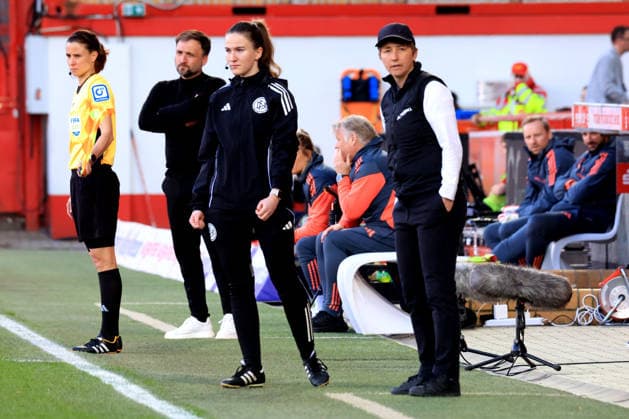 DEU, 2 BL, Frauen, 1 FC Union vs Bayern Muenchen, 22 04 2026, Stadion Alte Foersterei, Berlin, DEU, 2 BL, Frauen, 1 FC Union vs Bayern Muenchen, im Bild Cheftrainerin Ailien Poese 1 FC Union Berlin , Trainer Jose Barcala FC Bayern Muenchen DFL regulations prohibit any use of Photographs as image sequences and or quasi video nordphotoxGmbHx xEngler nph00076