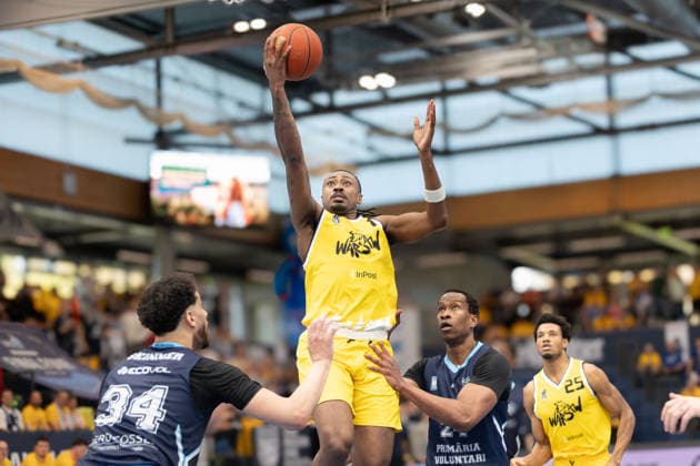 Lee Edward Skinner CSO, 34 , Landrius Horton Dziki, 1 , Mouhamed Barro CSO, 24 , CSO Voluntari vs Dziki Warszawa, European North Basketball League, Final Four, Semifinal 2025 26, Romania, Poland, 22 04 2026 Weissenfels Stadthalle Sachsen Anhalt Germany
