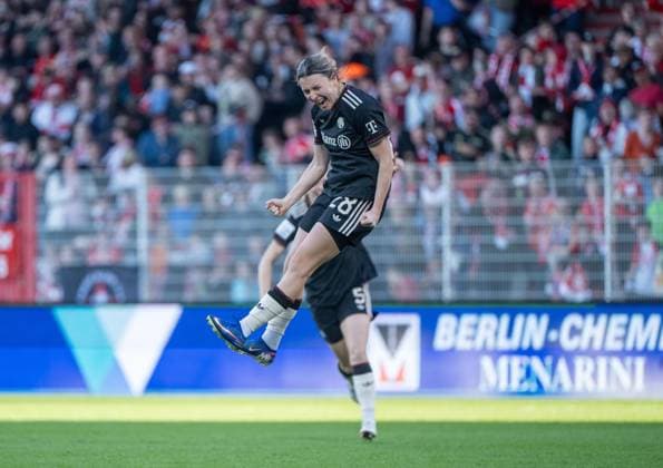 Soccer, Women, Season 2025 2026, Google Pixel Women Bundesliga 23 Matchday , 1 FC Union Berlin FC Bayern Munich, f l Barbara Dunst FC Bayern Munich , Magdalena Eriksson FC Bayern Munich , Cheering after goal to 1 2, 22 04 2026, Copyright: xMatthiasxKochx