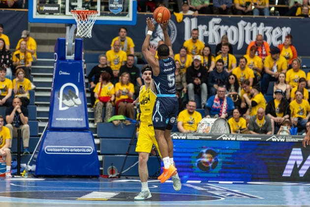 GER, ENBL VIMODROM Final 4, Semifinal 1, CSO Voluntari Dziki Warsaw 22 04 2026, Stadthalle, Weißenfels, GER, ENBL VIMODROM Final 4, Semifinal 1, CSO Voluntari Dziki Warsaw Mike Caffey CSO Voluntari, 5 Â Foto Alexander Trienitz Weißenfels Stadthalle Sachsen Anhalt Germany