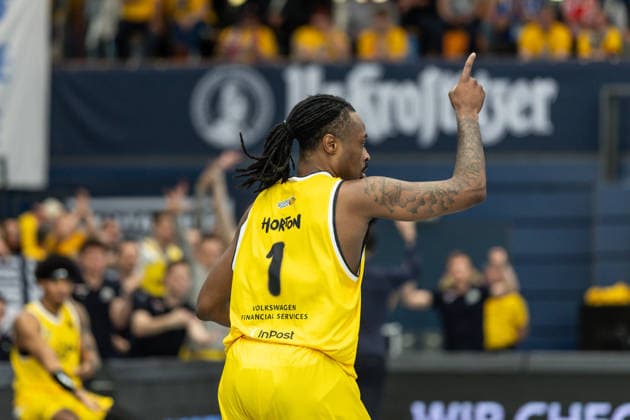 GER, ENBL VIMODROM Final 4, Semifinal 1, CSO Voluntari Dziki Warsaw 22 04 2026, Stadthalle, Weißenfels, GER, ENBL VIMODROM Final 4, Semifinal 1, CSO Voluntari Dziki Warsaw Landrius Horton Dziki Warsaw, 1 cheers  Photo Alexander Trienitz Weißenfels Stadthalle Sachsen Anhalt Germany