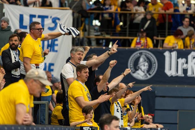GER, ENBL VIMODROM Final 4, Semifinal 1, CSO Voluntari Dziki Warsaw 22 04 2026, Stadthalle, Weißenfels, GER, ENBL VIMODROM Final 4, Semifinal 1, CSO Voluntari Dziki Warsaw Fans of Dziki Warsaw cheer after the victory Â Photo Alexander Trienitz Weißenfels Stadthalle Sachsen Anhalt Germany