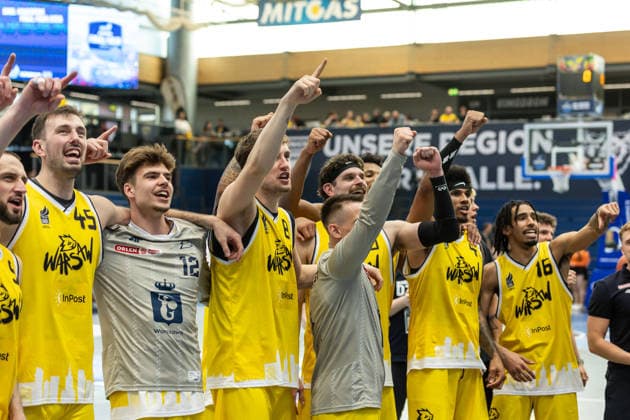 GER, ENBL VIMODROM Final 4, Semifinal 1, CSO Voluntari Dziki Warsaw 22 04 2026, Stadthalle, Weißenfels, GER, ENBL VIMODROM Final 4, Semifinal 1, CSO Voluntari Dziki Warsaw Team Dziki Warsaw celebrates after the victory Â Photo Alexander Trienitz Weißenfels Stadthalle Sachsen Anhalt Germany