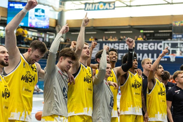 GER, ENBL VIMODROM Final 4, Semifinal 1, CSO Voluntari Dziki Warsaw 22 04 2026, Stadthalle, Weißenfels, GER, ENBL VIMODROM Final 4, Semifinal 1, CSO Voluntari Dziki Warsaw Team Dziki Warsaw celebrates after the victory Â Photo Alexander Trienitz Weißenfels Stadthalle Sachsen Anhalt Germany