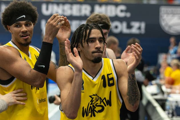 GER, ENBL VIMODROM Final 4, Semifinal 1, CSO Voluntari Dziki Warsaw 22 04 2026, Stadthalle, Weißenfels, GER, ENBL VIMODROM Final 4, Semifinal 1, CSO Voluntari Dziki Warsaw Tahlik Chavez Dziki Warsaw, 16 cheers after the victory  Photo Alexander Trienitz Weißenfels Stadthalle Sachsen Anhalt Germany