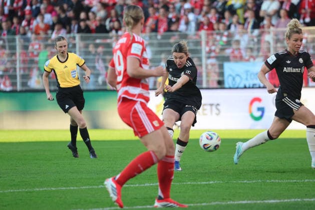 1 Soccer Bundesliga Women Union Berlin Bayern Munich, 22 04 2026 Goal, Barbara Dunst Bayern Muenchen, 28 scores 1 2 into the goal, during the match in the 1 Soccer Bundesliga Women Union Berlin Bayern Munich in Berlin, Stadion An der Alten Försterei , on 22 04 2026 DFB regulations prohibit any use of photographs as image sequences and or quasi video Copyright: xBEAUTIFULxSPORTS Frankex