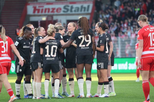 1 Soccer Bundesliga Women Union Berlin Bayern Munich, 22 04 2026 Goal celebration, cheering Barbara Dunst Bayern Muenchen, 28 cheers with Linda Dallmann Bayern Muenchen, 10 , Edna Imade Bayern Muenchen, 29 about the goal to 1 2, during the match in the 1 Soccer Bundesliga Women Union Berlin Bayern Munich in Berlin, Stadion An der Alten Försterei , on 22 04 2026 DFB regulations prohibit any use of photographs as image sequences and or quasi video Copyright: xBEAUTIFULxSPORTS Frankex