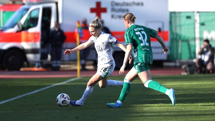 Bremen vs VfL, BL Women Bremen, 22 04 2026, Football, Women, Google Pixel Bundesliga, Season 2025 2026, SV Werder Bremen vs VfL Wolfsburg, Svenja Huth VfL Wolfsburg , Sarah Gutmann Werder Bremen Germany