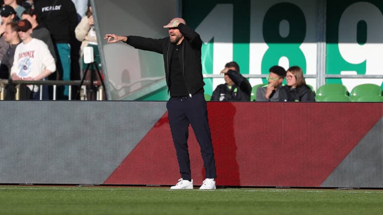 Bremen vs VfL, BL Women Bremen, 22 04 2026, Football, Women, Google Pixel Bundesliga, Season 2025 2026, SV Werder Bremen vs VfL Wolfsburg, Head Coach Stephan Lerch VfL Wolfsburg Germany