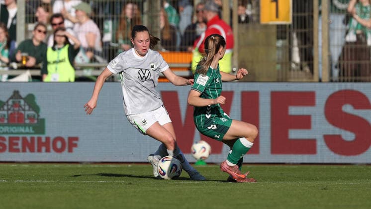 Bremen vs VfL, BL Women Bremen, 22 04 2026, Football, Women, Google Pixel Bundesliga, Season 2025 2026, SV Werder Bremen vs VfL Wolfsburg, Janou Levels VfL Wolfsburg , Michelle Weiss Werder Bremen Germany