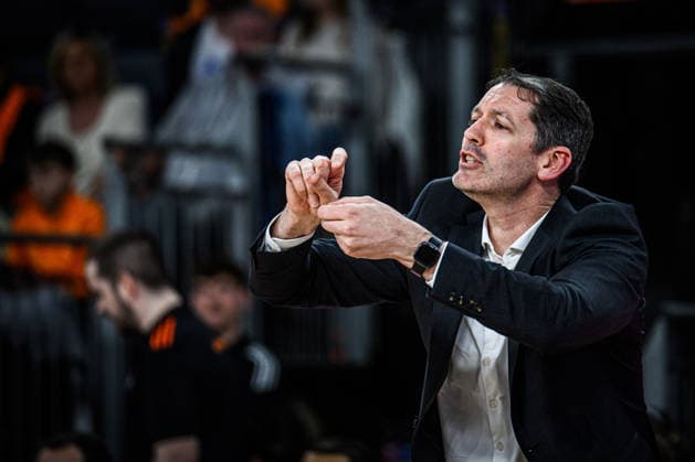 Neu Ulm, Germany, 22 04 26 Head Coach Ty Harrelson ratiopharm ulm gestures, gestures during the Basketball Bundesliga match between ratiopharm ulm vs ALBA Berlin at ratiopharm Arena on April 22, 2026 in Neu Ulm, Germany Photo by Harry Langer DeFodi Images ratiopharm Arena, Germany, 22 04 26 Head Coach Ty Harrelson ratiopharm ulm egs during the Basketball Bundesliga match between ratiopharm ulm vs ALBA Berlin at Neu Ulm on April 22, 2026 in ratiopharm Arena, Germany Photo by Harry Langer DeFodi Images Photo by Harry Langer DeFodi Images