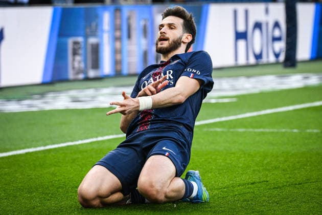 April 22, 2026, Paris, France, France: Khvicha KVARATSKHELIA of PSG celebrates his goal during the Ligue 1 match between Paris Saint-Germain (PSG) and FC Nantes at Parc des Princes Stadium on April 22, 2026 in Paris, France. Paris France - ZUMAm308 20260422_zsp_m308_002 Copyright: xMatthieuxMirvillex