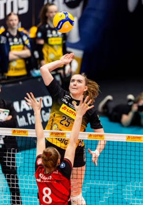 22 04 2026, GER, Volleyball, 1 Bl, Women, Season 25 26, Final PlayOff Best of 5 , VfB 91 Suhl Lotto Thueringen Dresdner SC Monika Brancuska VfB 91 Suhl Lotto Thueringen , Jette Kuipers Dresdner SC 98527 Suhl Sporthalle Wolfsgrube Thüringen Germany