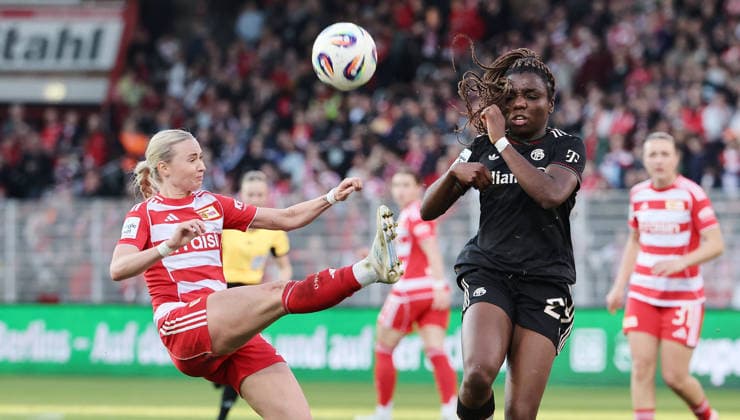 Anna Weiß, Edna Imade duel Match scene Action Sport Football Soccer 1 Bundesliga Women Women 23 Matchday Season 2025 2026 22 04 2026 1 FC Union Berlin vs FC Bayern München FCB DFL regulations prohibit any use of photographs as image sequences and or quasi video