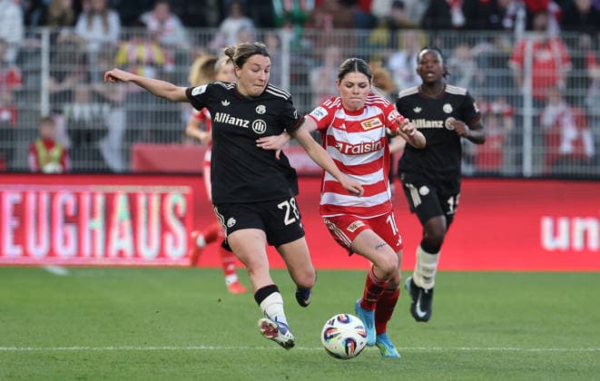 Barbara Dunst, Eileen Campbell on the ball duel Match scene Action Sport Soccer Soccer 1 Bundesliga Women Women 23 Matchday Season 2025 2026 22 04 2026 1 FC Union Berlin vs FC Bayern München FCB DFL regulations prohibit any use of photographs as image sequences and or quasi video