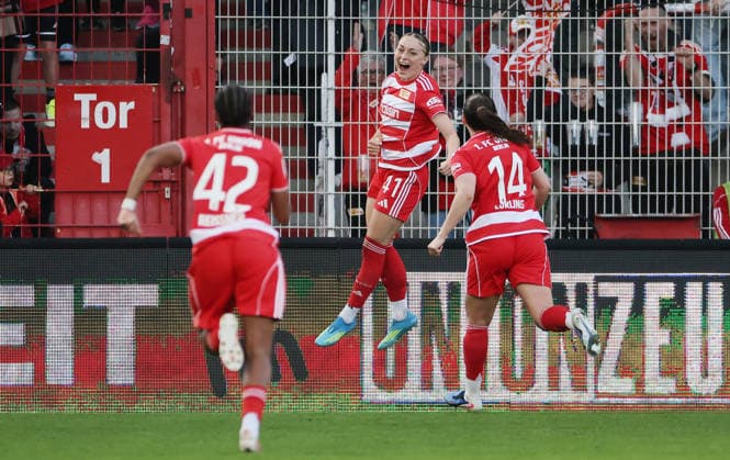 Lia Kamber cheers after scoring to equalize 2 2 Joy Emotion Cheering Sport Football Soccer 1 Bundesliga Women Women 23 Matchday Season 2025 2026 22 04 2026 1 FC Union Berlin vs FC Bayern München FCB DFL regulations prohibit any use of photographs as image sequences and or quasi video