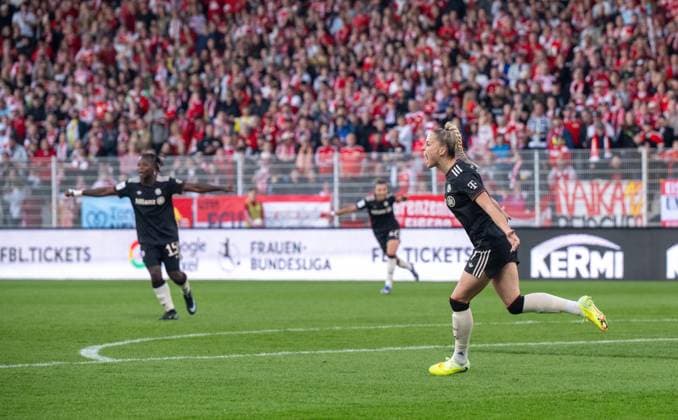 Fußball, Frauen, Saison 2025 2026, Google Pixel Frauen-Bundesliga (23. Spieltag), 1. FC Union Berlin -FC Bayern München, Giulia Gwinn (FC Bayern München), Jubel nach Tor zum 2:3, 22.04. 2026, *** Soccer, Women, Season 2025 2026, Google Pixel Women Bundesliga 23 Matchday , 1 FC Union Berlin FC Bayern Munich, Giulia Gwinn FC Bayern Munich , Cheering after goal to 2 3, 22 04 2026, Copyright: xMatthiasxKochx