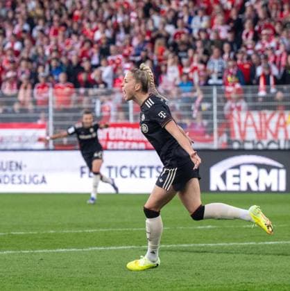Soccer, Women, Season 2025 2026, Google Pixel Women Bundesliga 23 Matchday , 1 FC Union Berlin FC Bayern Munich, Giulia Gwinn FC Bayern Munich , Cheering after goal to 2 3, 22 04 2026, Copyright: xMatthiasxKochx