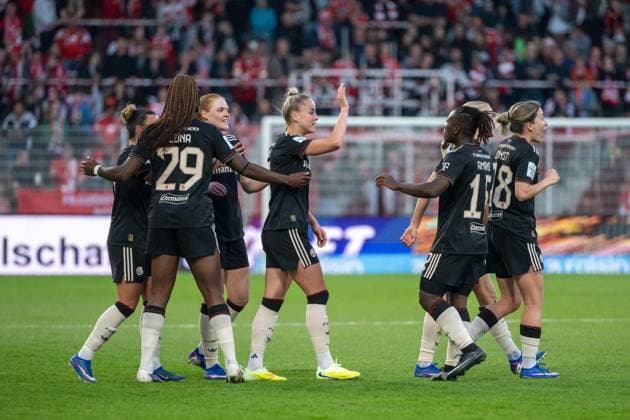 Soccer, Women, Season 2025 2026, Google Pixel Women Bundesliga 23 Matchday , 1 FC Union Berlin FC Bayern Munich, f l Edna Imade FC Bayern Munich , Stine Ballisager FC Bayern Munich , Giulia Gwinn FC Bayern Munich , Bernadette Amani FC Bayern Munich , Barbara Dunst FC Bayern Munich , Cheering after goal to 2 3, 22 04 2026, Copyright: xMatthiasxKochx