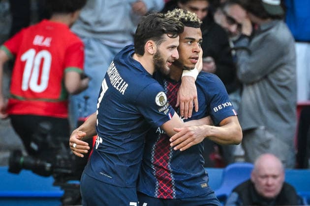 April 22, 2026, Paris, France, France: Desire DOUE of PSG celebrate his goal with Khvicha KVARATSKHELIA of PSG during the Ligue 1 match between Paris Saint-Germain (PSG) and FC Nantes at Parc des Princes Stadium on April 22, 2026 in Paris, France. Paris Saint-Germain V FC Nantes - Ligue 1  - ZUMAm308 20260422_zsp_m308_007 Copyright: xMatthieuxMirvillex