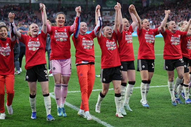 1 Soccer Bundesliga Women Union Berlin Bayern Munich, 22 04 2026 Final cheer, victory, champion cheer, championship, Bayern cheers, during the match in the 1 Soccer Bundesliga Women Union Berlin Bayern Munich in Berlin, Stadion An der Alten Försterei , on 22 04 2026 DFB regulations prohibit any use of photographs as image sequences and or quasi video Copyright: xBEAUTIFULxSPORTS Frankex