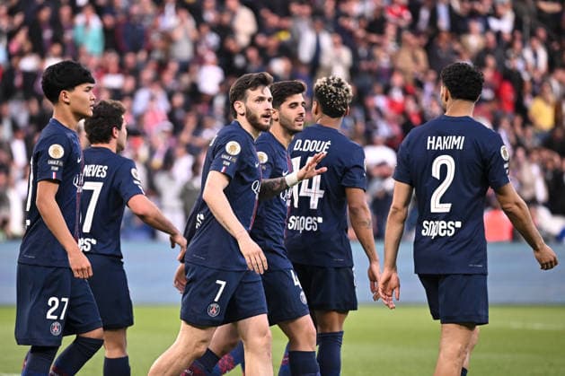 Paris Saint-Germain v FC Nantes - Ligue 1 McDonald s 2025 2026 27 Pedro Dro FERNANDEZ (psg) - 07 Khvicha KVARATSKHELIA (psg) - 04 Lucas BERALDO (psg) during the Ligue 1 McDonald s match between Paris Saint-Germain and Nantes at Parc des Princes on April 22, 2026 in Paris, France. Paris France  Copyright: xFEPx 776348324