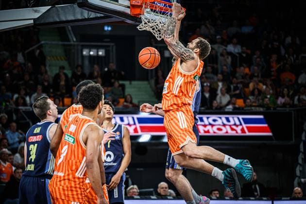 Neu Ulm, Germany, 22 04 26 Christopher Ledlum ratiopharm ulm in action, on the ball, single action during the Basketball Bundesliga match between ratiopharm ulm vs ALBA Berlin at ratiopharm Arena on April 22, 2026 in Neu Ulm, Germany Photo by Harry Langer DeFodi Images ratiopharm Arena, Germany, 22 04 26 Christopher Ledlum ratiopharm ulm controls the Ball during the Basketball Bundesliga match between ratiopharm ulm vs ALBA Berlin at Neu Ulm on April 22, 2026 in ratiopharm Arena, Germany Photo by Harry Langer DeFodi Images Photo by Harry Langer DeFodi Images