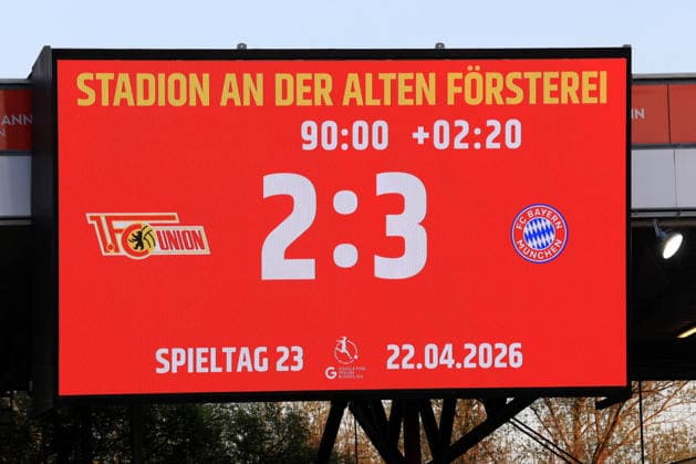 DEU, 2 BL, Frauen, 1 FC Union vs Bayern Muenchen, 22 04 2026, Stadion Alte Foersterei, Berlin, DEU, 2 BL, Frauen, 1 FC Union vs Bayern Muenchen, im Bild Anzeigetafel mit dem Endergebnis, 2 3 DFL regulations prohibit any use of Photographs as image sequences and or quasi video nordphotoxGmbHx xEngler nph00076