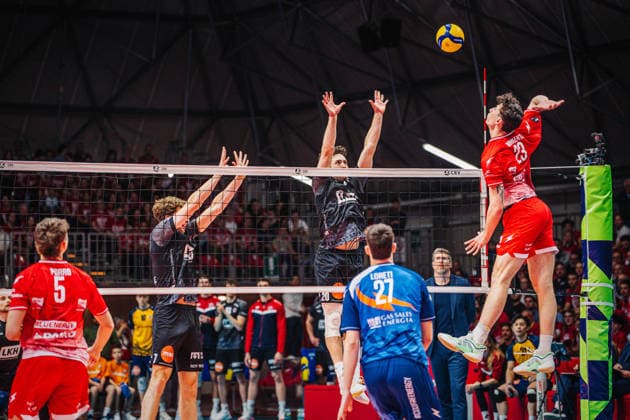 Volleyball Men CEV Cup 2026 Final Gas Sales Bluenergy Piacenza vs SVG Lüneburg 21 04 2026 Alessandro Bovolenta 23 Gas Sales Bluenergy PIACENZA against the block of Ethan Champlin 20 SVG Lüneburg