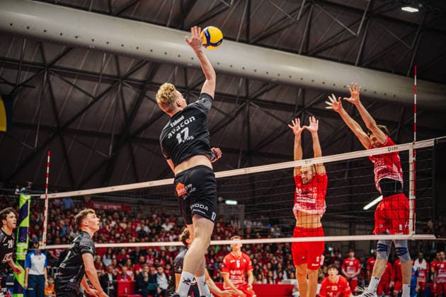 Volleyball Men CEV Cup 2026 Final Gas Sales Bluenergy Piacenza vs SVG Lüneburg 21 04 2026 Axel Enlund 17 SVG Lüneburg against the block of Gianluca Galassi 12 Gas Sales Bluenergy PIACENZA and Ramazan Efe Mandiraci 9 Gas Sales Bluenergy PIACENZA