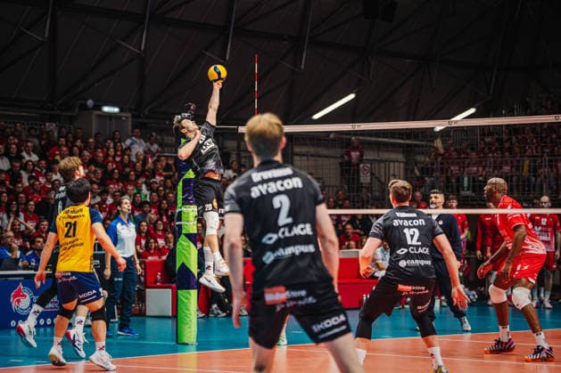 Volleyball Mens CEV Cup 2026 Final Gas Sales Bluenergy Piacenza vs SVG Lüneburg 21 04 2026 Ethan Champlin 20 SVG Lüneburg saves the ball just before the antenna