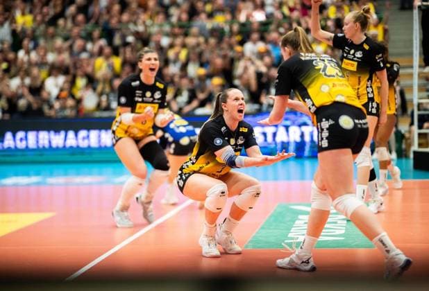 VOLLEYBALL WOMEN FINAL 3 GAME 1 BL SUHL DRESDNER SC FOR EDITORIAL PURPOSES ONLY p 22 04 2026 Suhl Volleyball 1 Bundesliga Season 2025 2026 Women Playoffs Final 3 Game Wolfsgrube VfB Suhl LOTTO Thüringen Dresdner SC in the photo Lara Nagels 3 VfB Suhl LOTTO Thüringen cheers with Monika Brancuska 25 VfB Suhl LOTTO Thüringen Germany Thueringen Suhl Copyright SaschaxFromm Copyright: SaschaxFromm doc85j5ienj3vdp36uw1upn ,EDITORIAL USE ONLY Copyright: SaschaxFromm