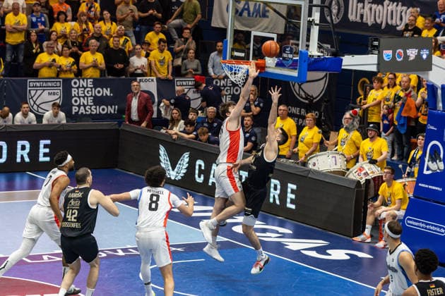 GER, ENBL VIMODROM Final 4, Semi-Final 2, SYNTAINICS MBC Manchester Basketball 22 04 2026, Stadthalle, Weißenfels, GER, ENBL VIMODROM Final 4, Semi-Final 2, SYNTAINICS MBC Manchester Basketball Jure Planinic Syntainics MBC, 44 , Matthew Nicholson Manchester Basketball, 34 Â Photo Alexander Trienitz Weißenfels Stadthalle Sachsen Anhalt Germany